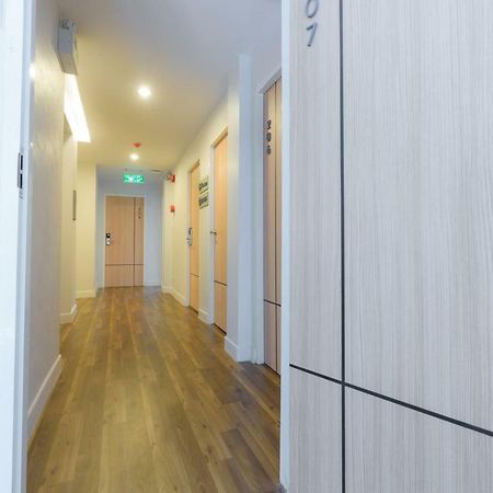 Metro Hotel Бангкок Экстерьер фото
